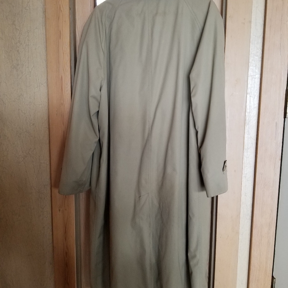 BILL BLASS BEAUTIFUL LY TAILORED MEN'S VINTAGE TAUPE OVERCOAT/FULLY LINED - Picture 4 of 7
